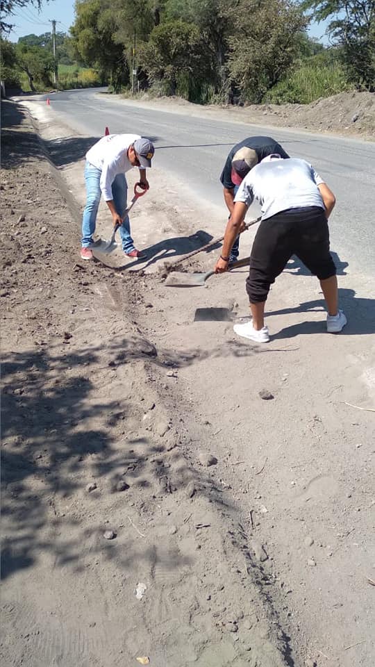 LIMPIEZA A ORILLAS DE CARRETERA EN TLALTIZAPÁN.